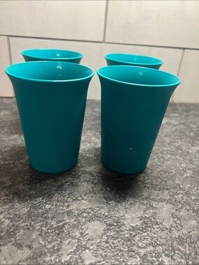 Set of 4 Tupperware Green Plastic tumblers.